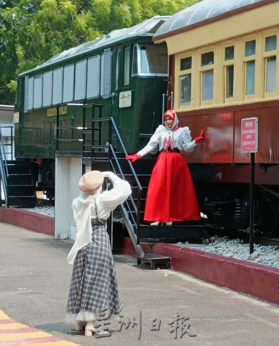 （古城封面主文）旧火车翻新后爆红·成了网红打卡点