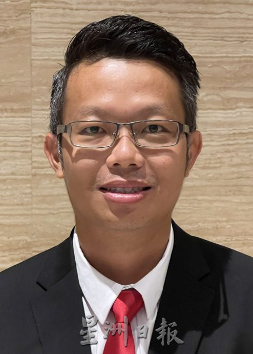 （古城封面主文）猴子入侵住宅区拆家·掀屋瓦 凉蓬大小便