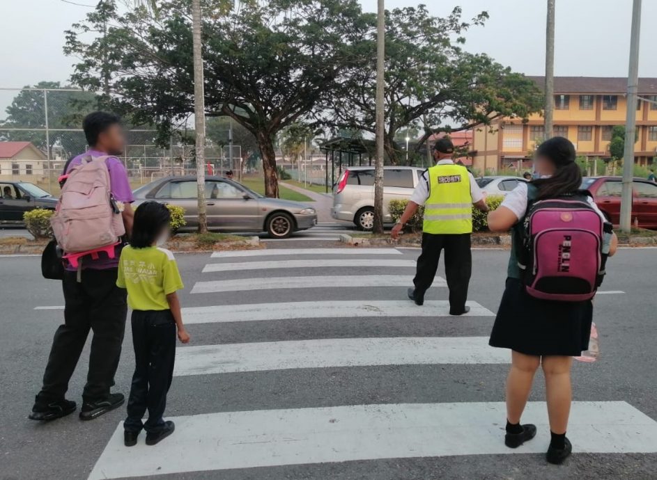 (古城第三版主文)市议会准备安装防护栏及增设人行道,保障学生上课与放学安全
