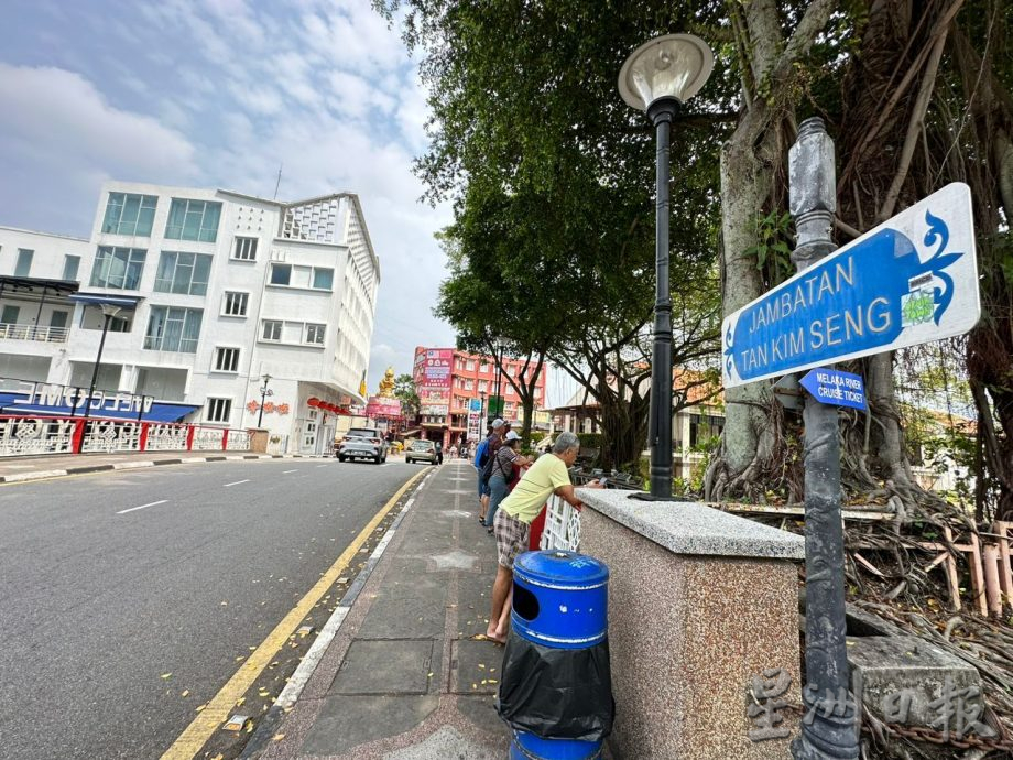 （古城第三版主文）甲旅游区垃圾处处 陈炜建提醒垃圾虫将被罚款500令吉