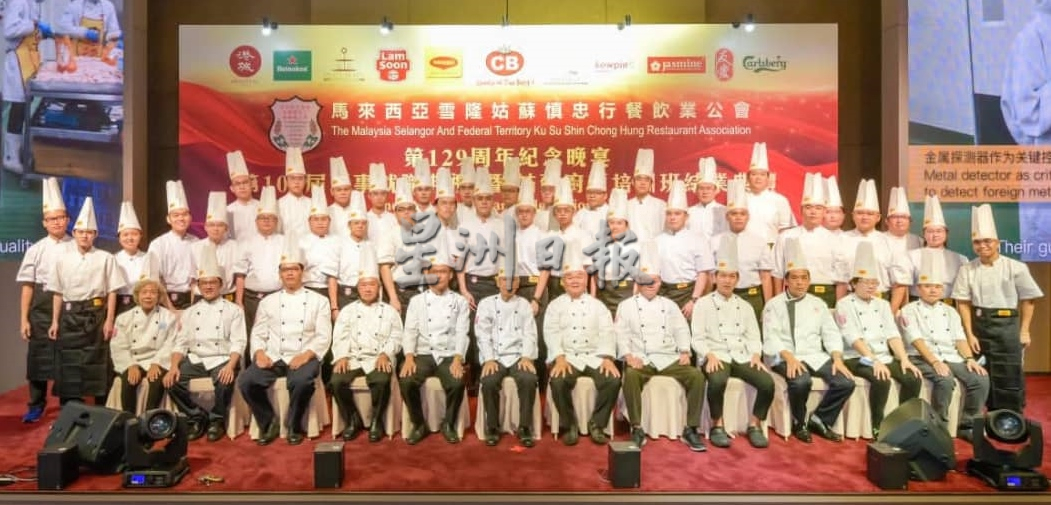 (古城第二版主文)敬业乐业——青年不断钻研烹饪厨艺提升自己