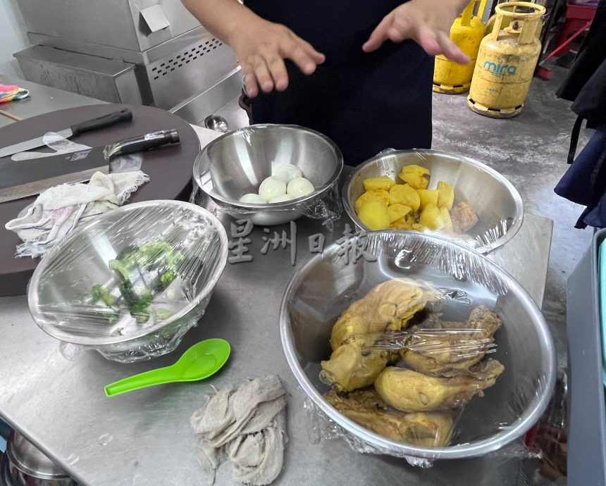 (古城第二版主文)敬业乐业——青年不断钻研烹饪厨艺提升自己