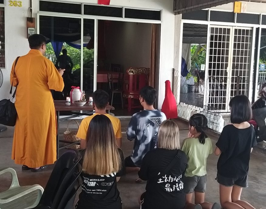 (大北马)志愿警卫遇祸身亡现金和金链不见