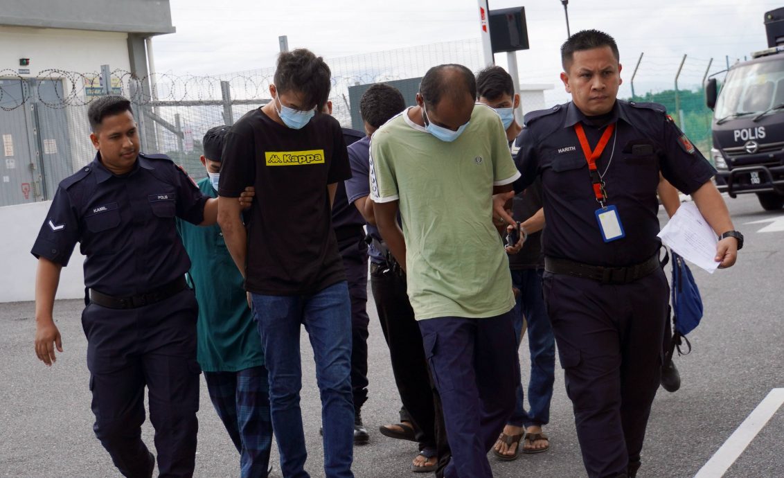 (大北马)槟市政厅杂工与酒保贩运20公斤大麻砖,今天在加央推事庭面控