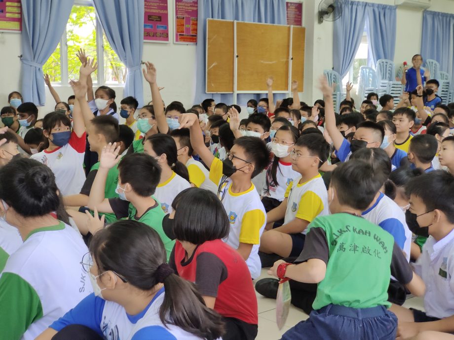 (大都会)学生阅报计划走入校园活动-有奖填字游戏颁奖仪式/11图