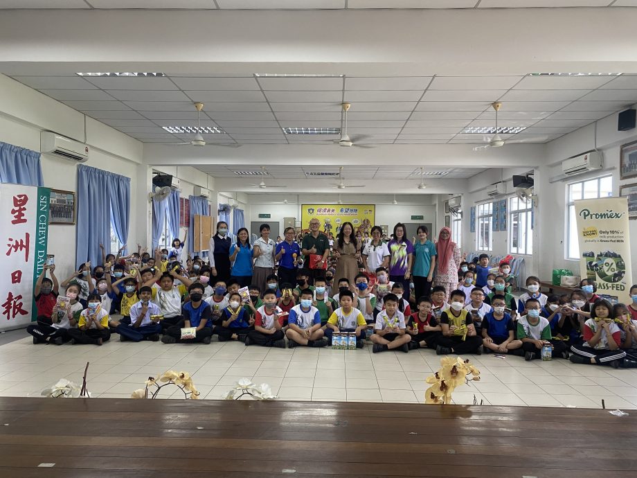 (大都会)学生阅报计划走入校园活动-有奖填字游戏颁奖仪式/11图