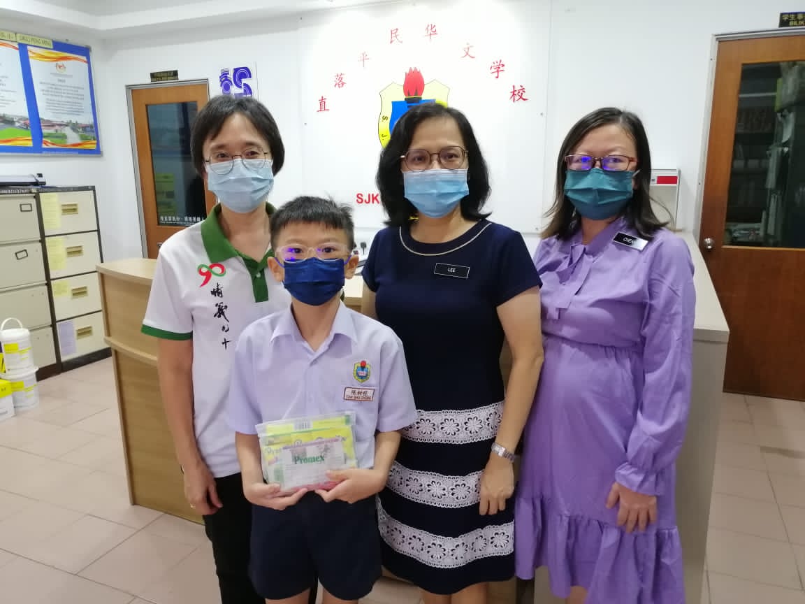 (大都会)学生阅报计划走入校园活动-有奖填字游戏颁奖仪式/11图