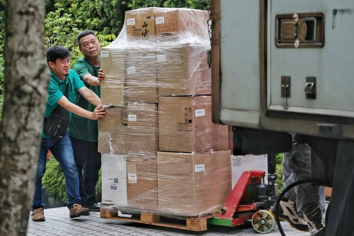 (已签发)全国:狮城洗钱案|重回王水明私宅调查 警拖2豪车搬多箱证物