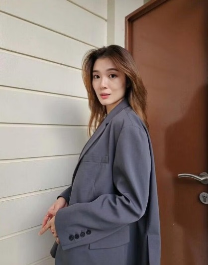 (已签发)柔:刚夺视后获选出演新台合作剧 胡煜诗狂看台剧恶补