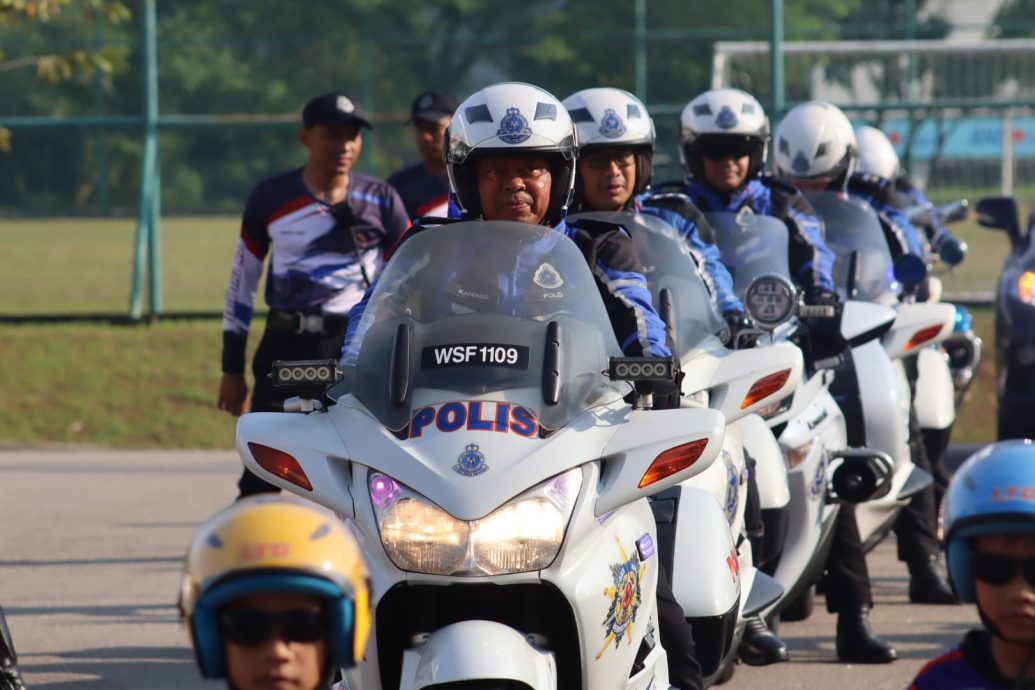 (已签发)柔:柔警摩托兄弟亲善活动 至14日交通罚单半价