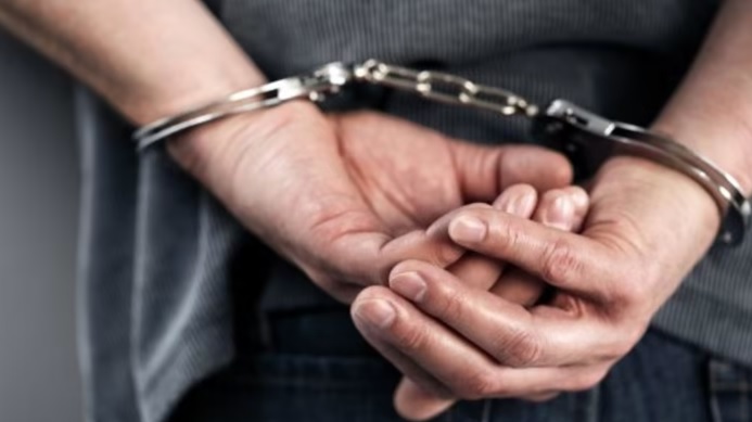 (已签发)柔:狮城二三事:60岁阿伯涉嫌掠夺 狮城警方3小时内破案