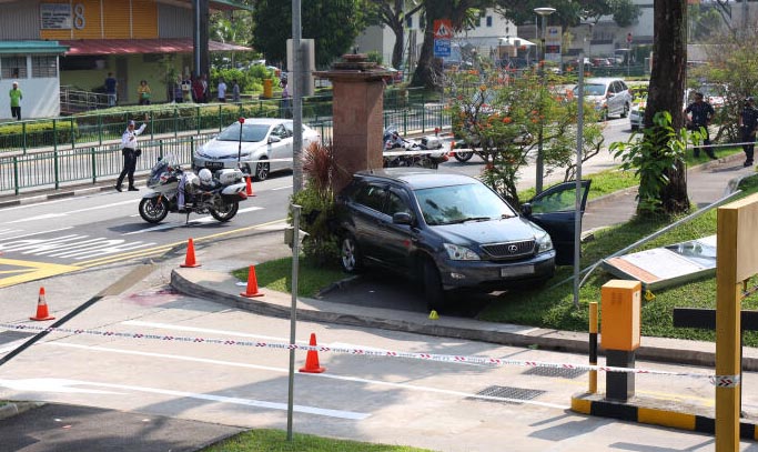 (已签发)柔:狮城二三事:接载同游新山 疑误踩油门 84岁男子撞死2老友 一人逃劫