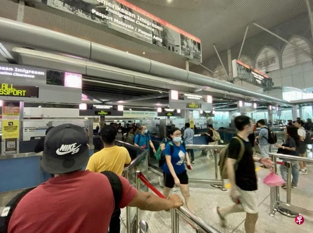 (已签发)柔:狮城二三事:新山出入境柜台灵活用 通关快反应佳