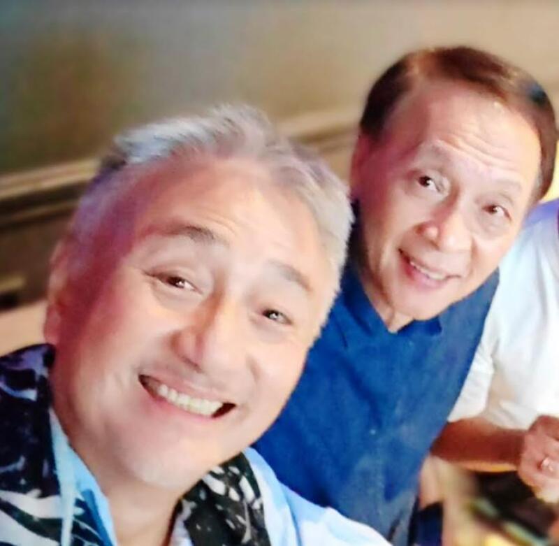 (已签发)柔:狮城二三事:演小贩学烹饪 吴岱融被螃蟹壳刺伤