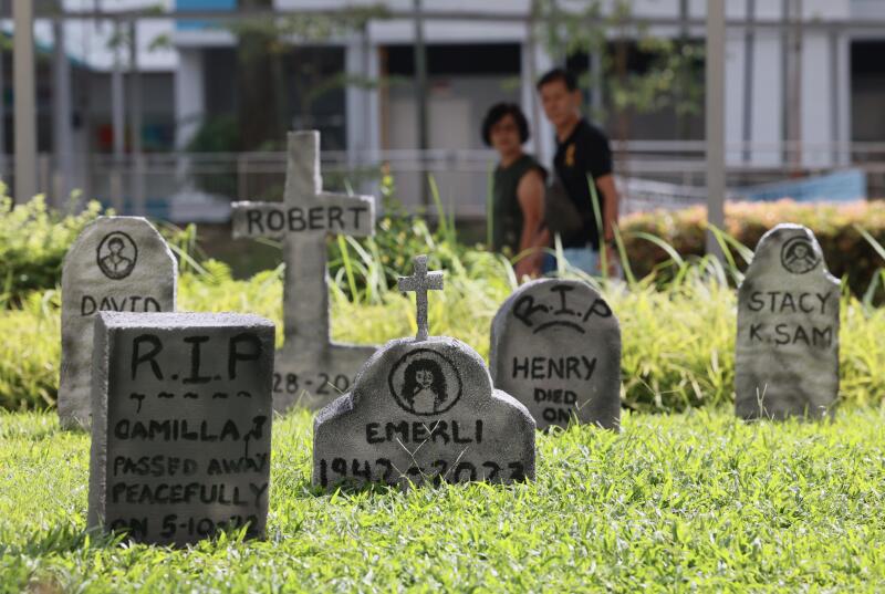 (已签发)柔:狮城二三事:造‘墓园’庆万圣节 有人吓坏有人赞