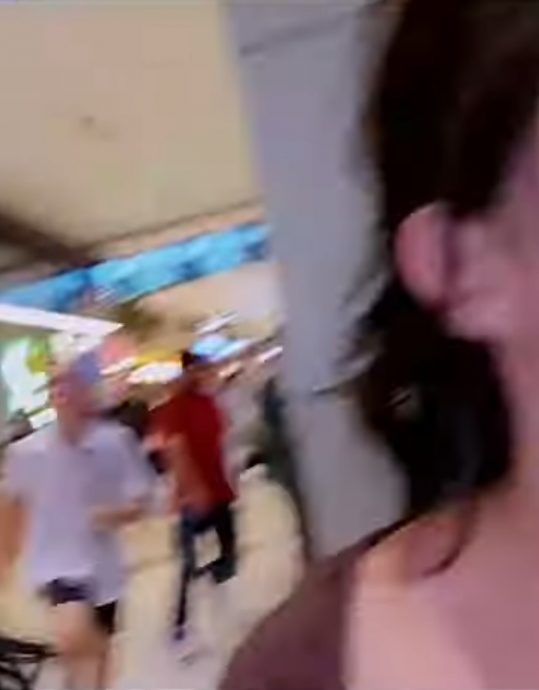 (视频)直播遇枪击 韩正妹尖叫哭逃飙脏话全播