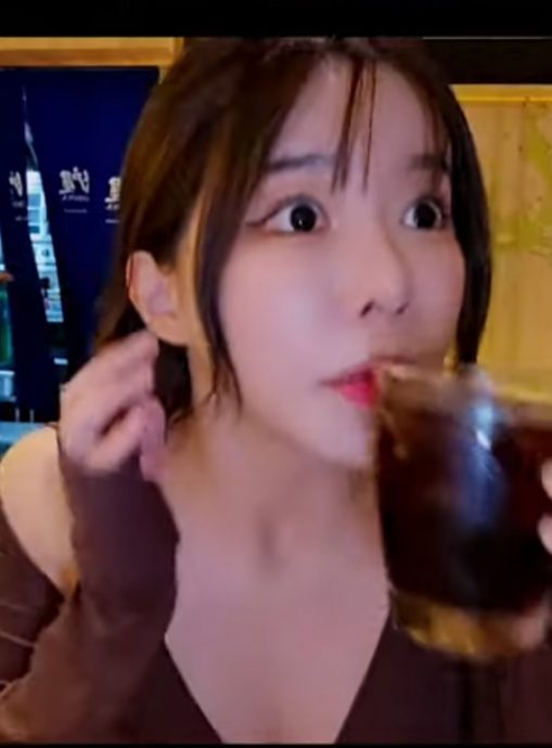 (视频)直播遇枪击 韩正妹尖叫哭逃飙脏话全播