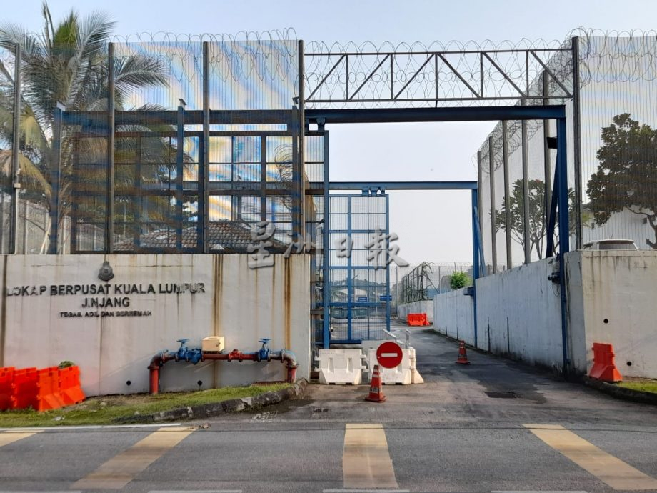 HOLD|MYAirline创办人吴焕华与妻儿被捕！ 