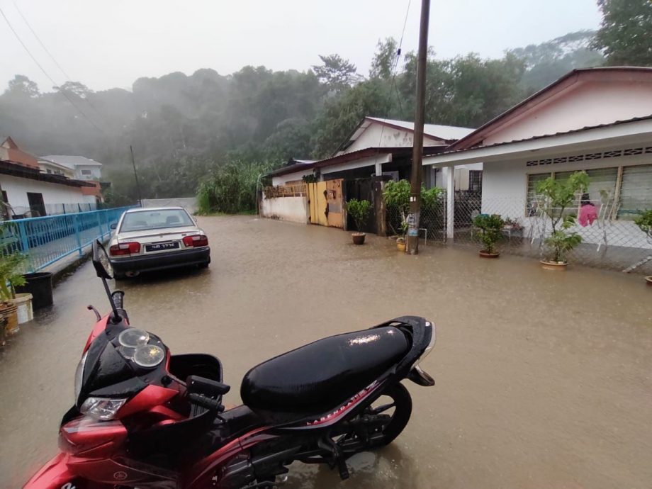 me02主文-大都会/潘佩玲 甲洞乌鲁新村淹水PC/8图