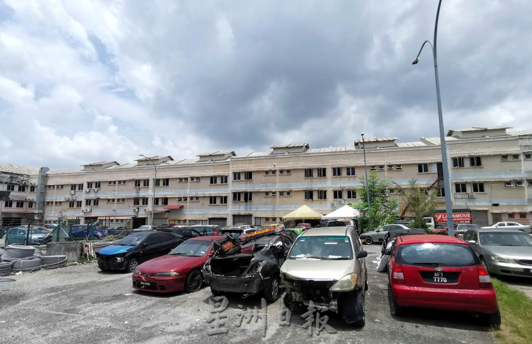NS封面主文/共用车位成“废车专属停泊区”,叶耀荣:“一次性罚款”无效解决