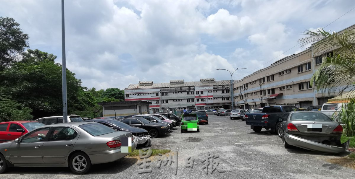 NS封面主文/共用车位成“废车专属停泊区”,叶耀荣:“一次性罚款”无效解决