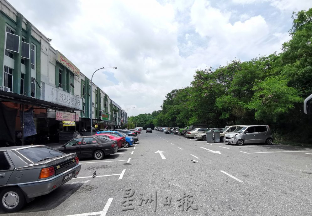 NS封面主文/共用车位成“废车专属停泊区”,叶耀荣:“一次性罚款”无效解决