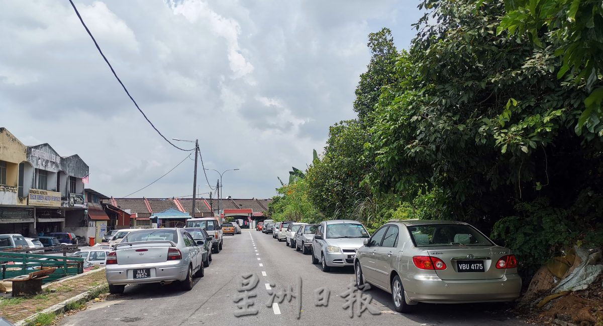 NS封面主文/共用车位成“废车专属停泊区”,叶耀荣:“一次性罚款”无效解决