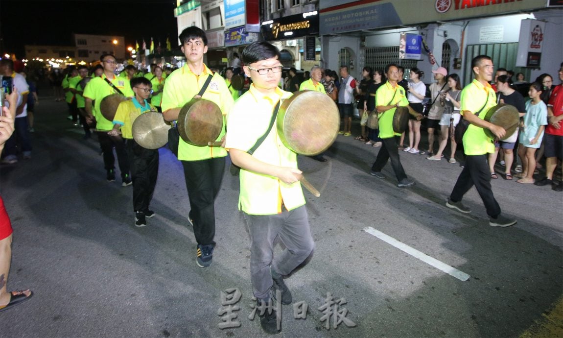 NS封面主文／庇朥西天宫九皇大帝圣驾出巡，各族街边驻足观赏