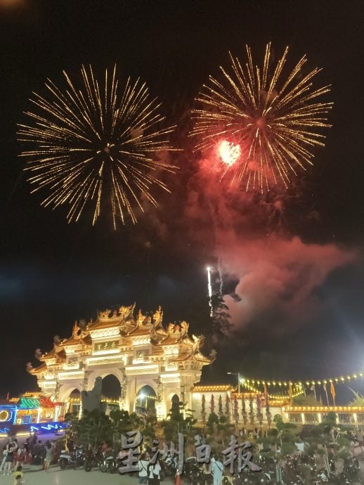 NS封面主文/庇朥西天宫九皇大帝圣驾出巡,各族街边驻足观赏