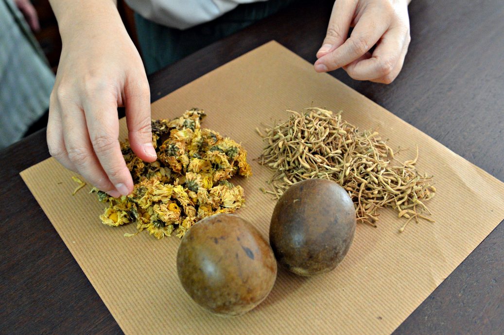 NS芙蓉/天气热又烟霾,中医师:小孩乾咳病例多