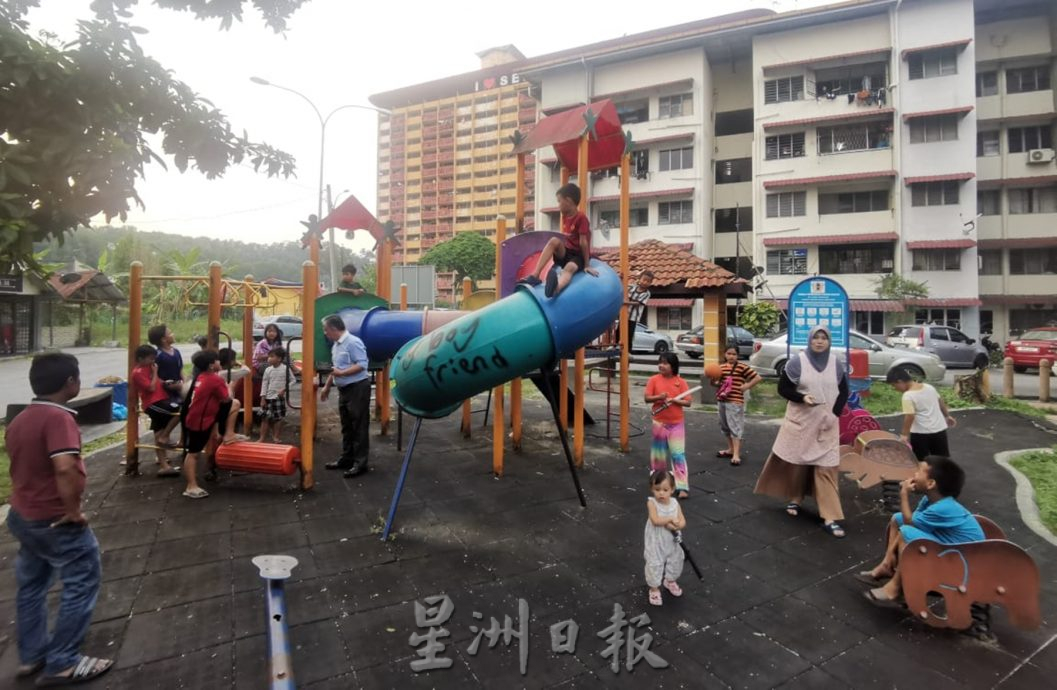 ns芙蓉：各种设施损坏，儿童游乐场“危机四伏”