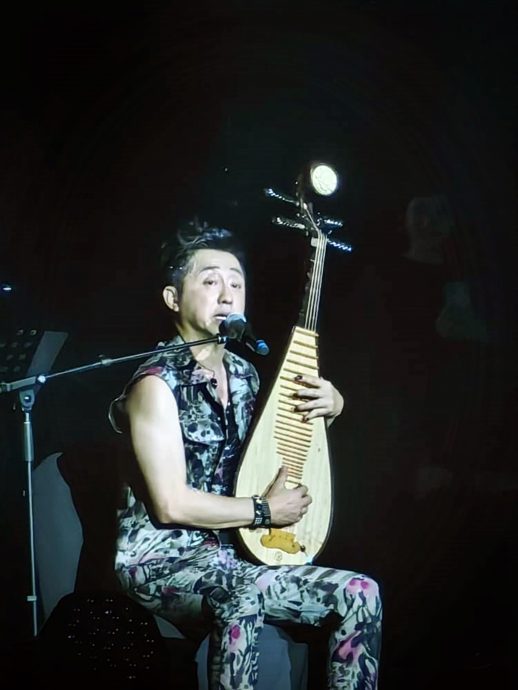 1曲唱完气喘吁吁 62岁哈林险出动氧气筒