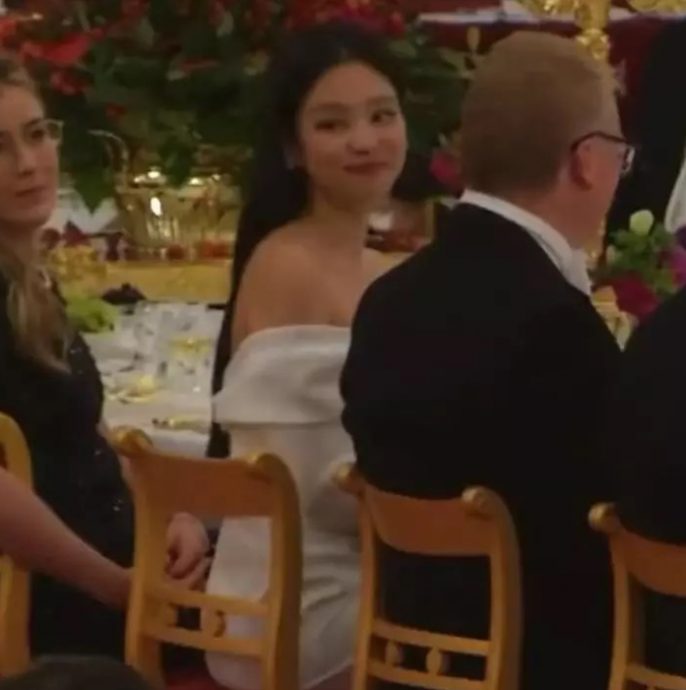 BLACKPINK合体现身白金汉宫 获英王点名赞超萌反应全被