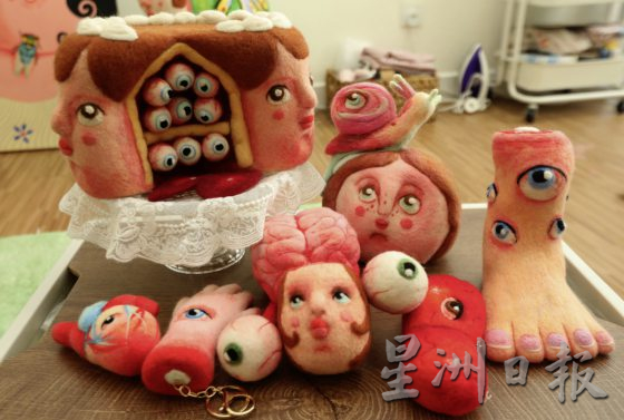 d'peculiar 主打浮夸怪诞微惊悚风格