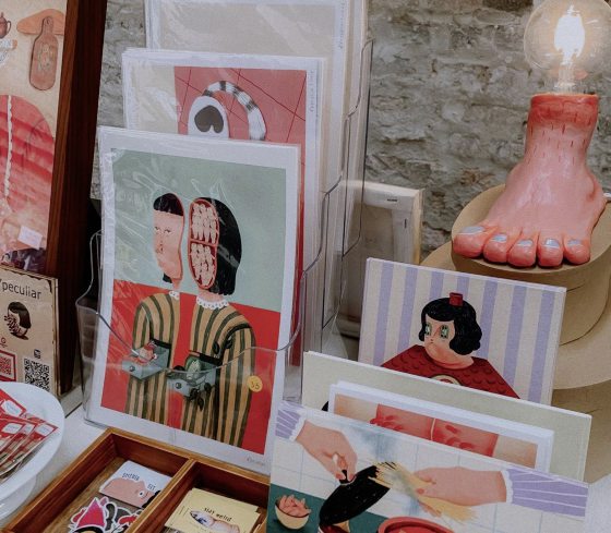 d'peculiar 主打浮夸怪诞微惊悚风格