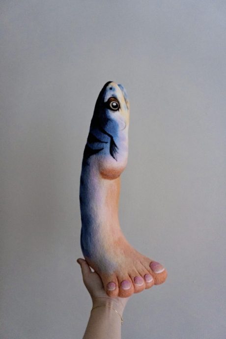 d'peculiar 主打浮夸怪诞微惊悚风格