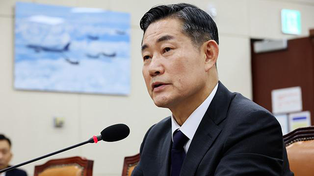 韩国防部下达1指令 J-Hope军方节目主持棒飞了