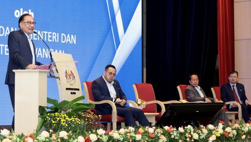 “够了，政党别争论以巴”  安华：大家团结设法帮巴国人！