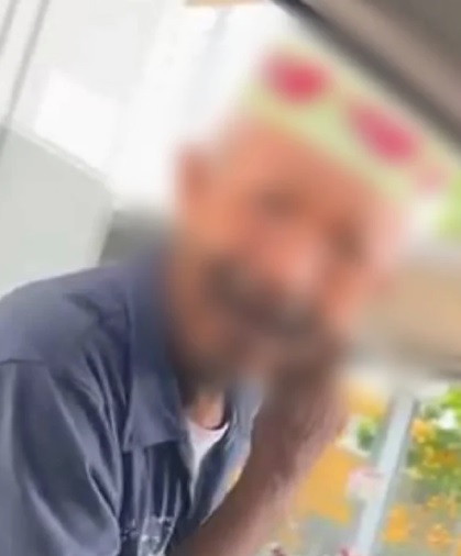 “我需要RM26但户头剩RM14” 老伯无助捷运站求助