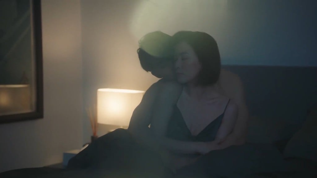 《新闻女王》｜佘诗曼吊带裙激战何广沛 30秒床戏逐格看