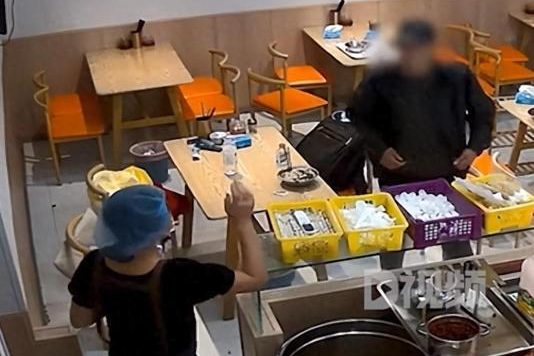 「螺蛳粉没螺蛳」他怒砸店喊退钱 网民:卖老婆饼是不是要送老婆?