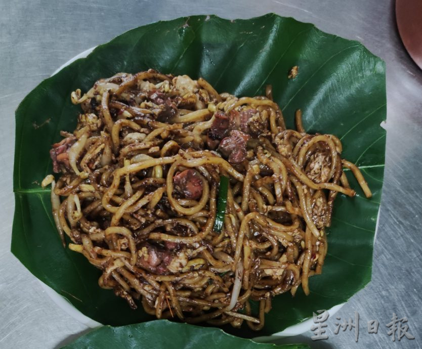 【人气美食】炒法火候技巧须掌握得准 新加坡炒虾面高汤是灵魂