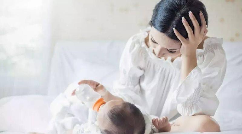 不满儿子宠溺媳妇 家公:剖腹产不痛的