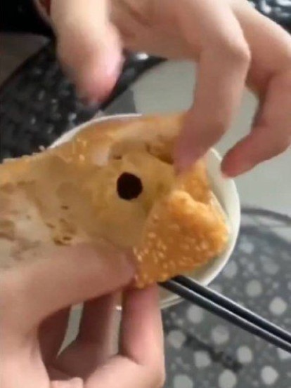 不满煎堆豆沙内馅仅一丁点 “抬高价格也别偷工减料”