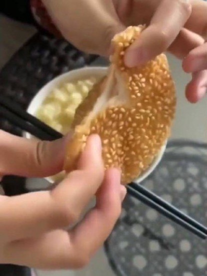 不满煎堆豆沙内馅仅一丁点 “抬高价格也别偷工减料”