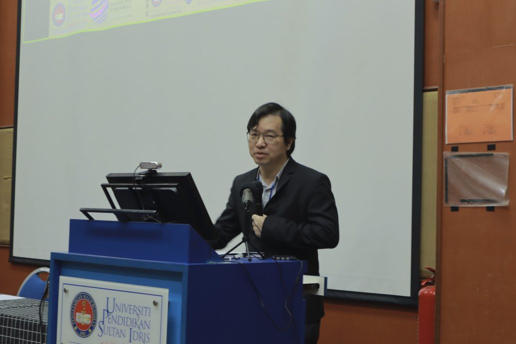 专题∕28/11见报∕中学右版∕剪不断理还乱的华文师资课题