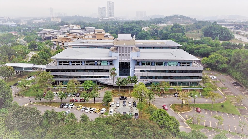 专题∕28/11见报∕中学右版∕剪不断理还乱的华文师资课题