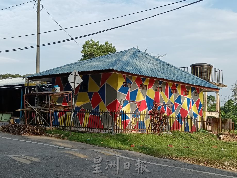 东2:淡马鲁市议会重新粉刷及维修所管辖的建筑物,以打造清洁舒适的市区场所。