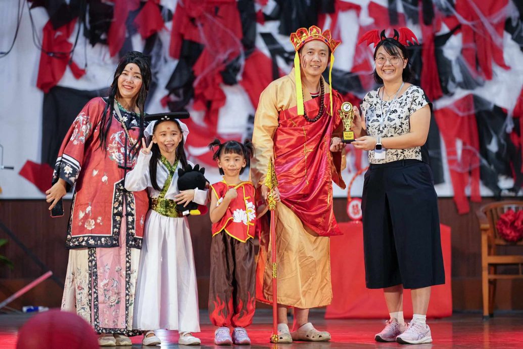 东5：哥市三个团体联办万圣节主题表演秀，吸引900人盛装赴会！