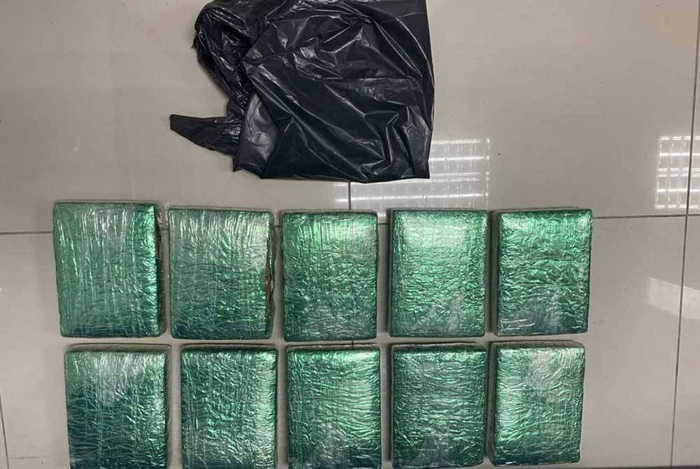 东:一名初中四学生与18岁友人携10公斤大麻,遭警方逮捕。